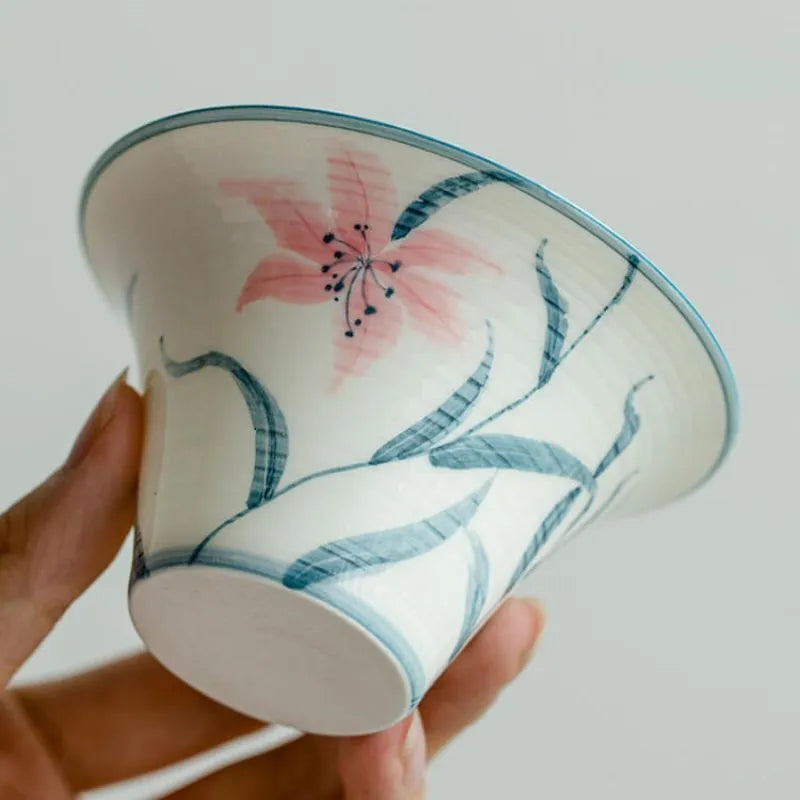 Hand-Painted Lily Flower Pavilion-Style Lidded Bowl 120ml